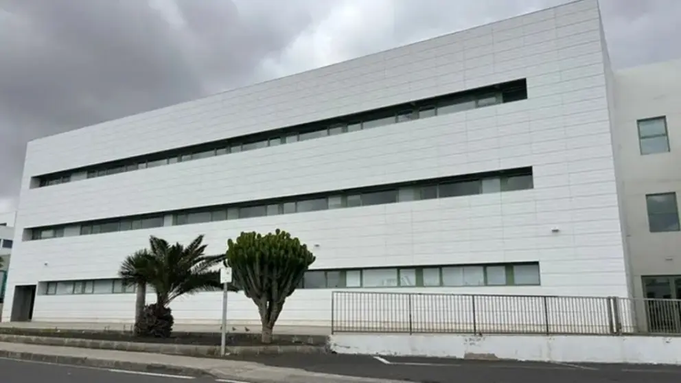 Imagen del edificio que se construy&oacute; al lado del Hospital y que todav&iacute;a no se ha utilizado tras a&ntilde;os de su creaci&oacute;n. 