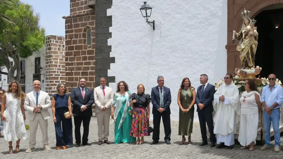 El presidente del Cabildo acompa&ntilde;&oacute; a la alcaldesa de Teguise y a los miembros de la Corporaci&oacute;n de La Villa durante la sentida procesi&oacute;n