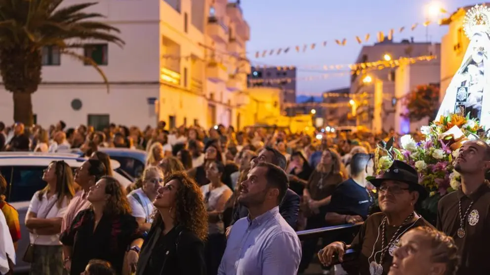 El alcalde de Arrecife participaci&oacute;n en la procesi&oacute;n de la Virgen del Carmen