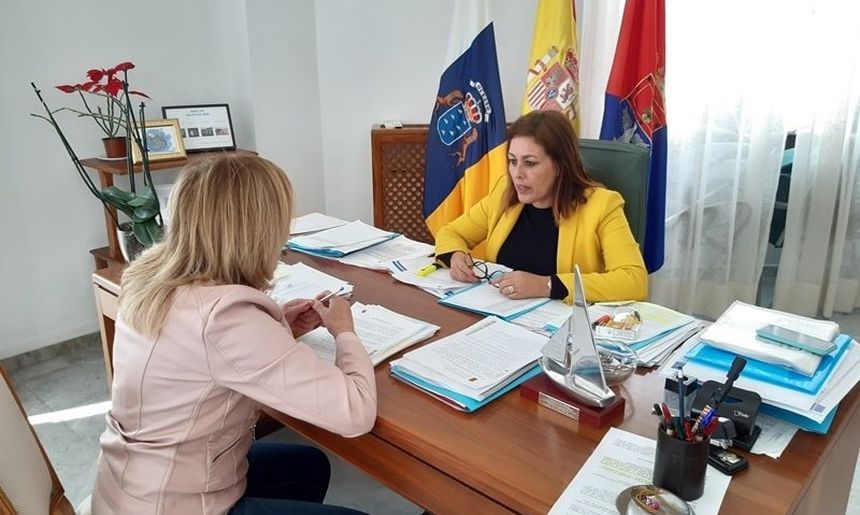 Arrecife abre el plazo para la guardería municipal. La alcaldesa y la concejal de Educación