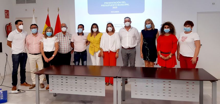Rueda de prensa presentación de los presupuestos de Arrecife 2020. La alcaldesa junto a los portavoces del grupo de Gobierno y concejales del grupo de Gobierno
