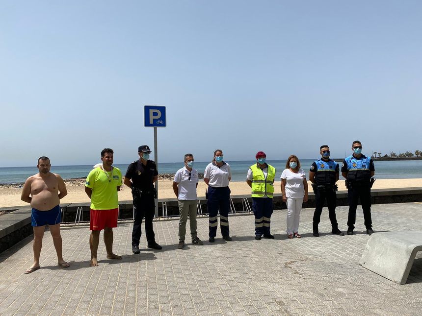Simulacro en la Playa del Reducto, con el protocolo del Covid 19. Representantes de los cuerpos que han actuado junto a la edil de Playas