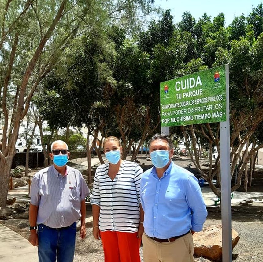 Parque de Los Pinos.  La alcaldesa junto a los concejales de Vías y Obras, y de Parques y Jardines, respectivamente