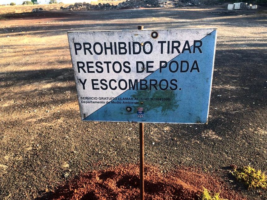 CARTEL PROHIBIDO TEGUISE