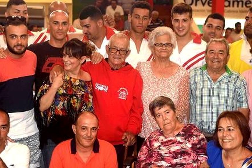 FAMILIAS DE D. EMILIO ELVIRA RODRÍGUEZ EN 2016 RECONOCIMIENTO