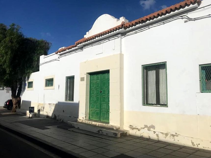 Exteriores del CEIP Titerroy donde el Ayuntamiento de Arrecife realiza mejoras