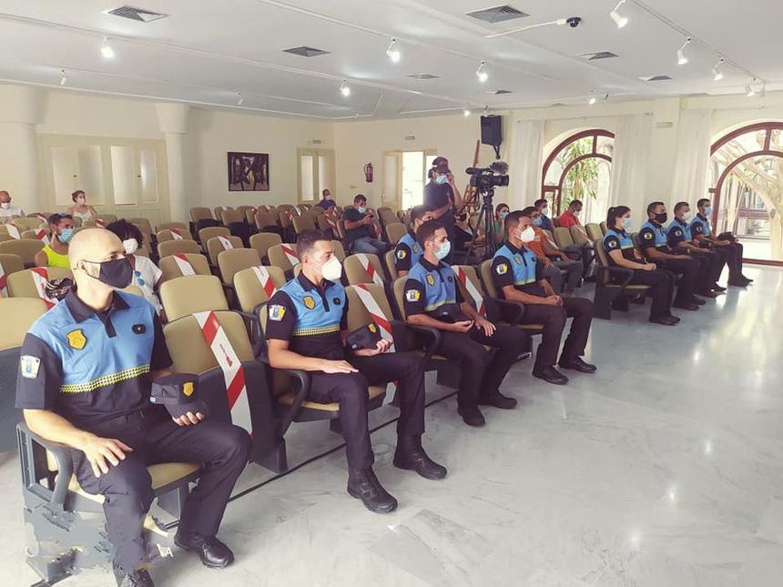 La toma de posesión de nuevos policías locales de Arrecife tuvo lugar en el salón de plenos