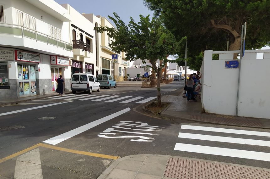 Arrecife refuerza la seguridad vial en el entorno de los colegios. Hoy en Titerroy junto al colegio Benito Méndez Tarajano