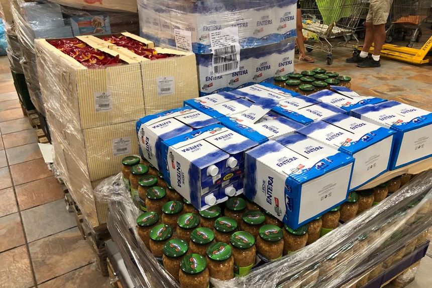 Donación de alimentos por Rotary Lanzarote a Sor Ana. Entrega realizada recientemente en la sede de la ONG. Cerca de dos toneladas de alimentos