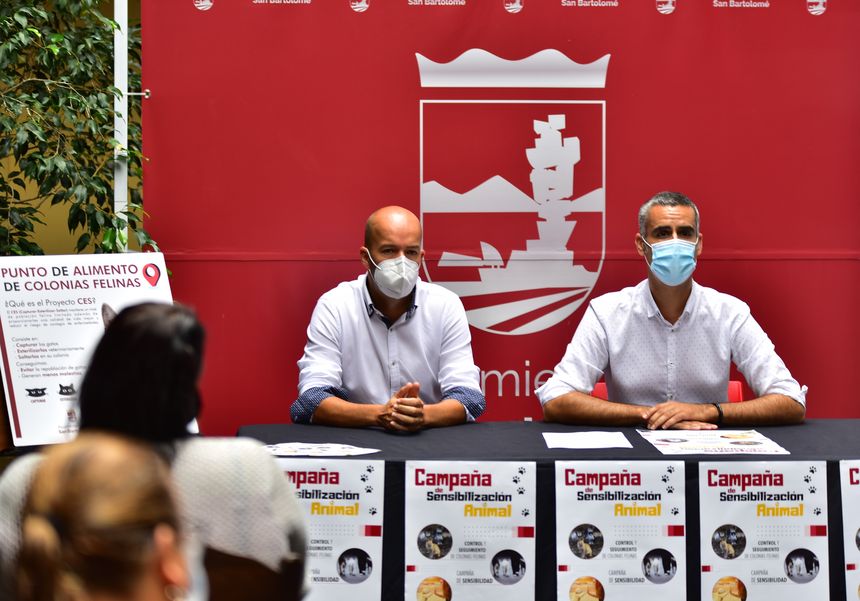 ALEXIS TEJERA Y RAÚL DE LEÓN PRESENTANDO CAMPAÑA ANIMALES 5