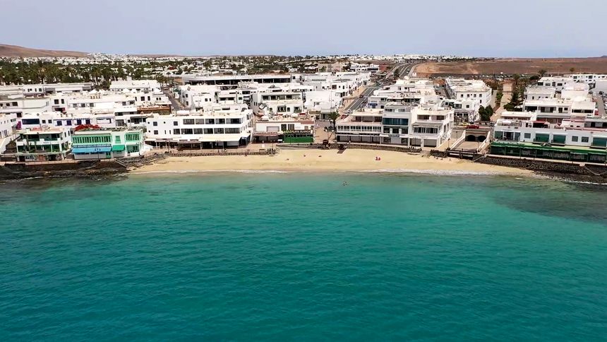 Vista de Playa Blanca desde la playa del pueblo (1)