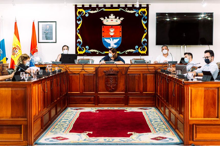 Imagen de la seión plenaria  de ayer lunes. La concejal del grupo de Gobierno, Eli Merino, es la titular de la Unidad de Infracciones creada ayer