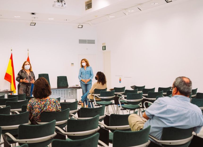Reunión para la constitución del Comité de Gestión de Playas de Arrecife, con la intervención de la concejal de Playas