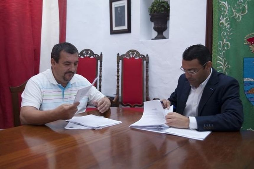 alcalde-y-concejal-de-hacienda-teguise-20_4_2016_4