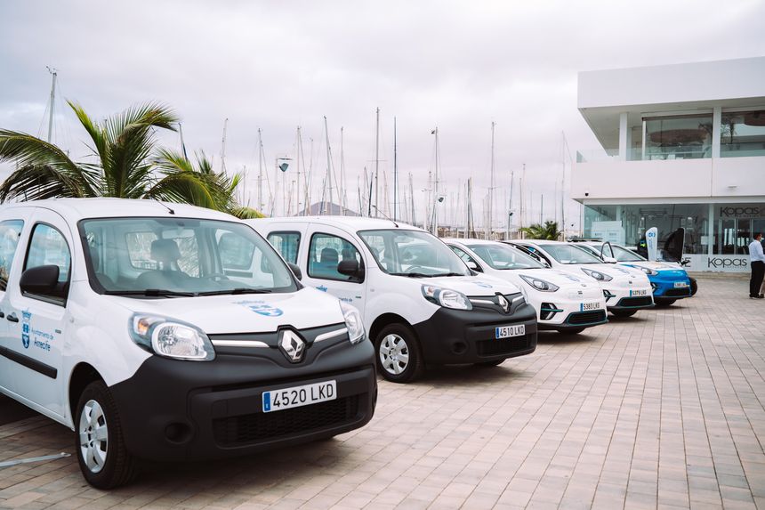 Arrecife incorpora 7 nuevos vehículos para su flota de la Policía Local y Obras Públicas