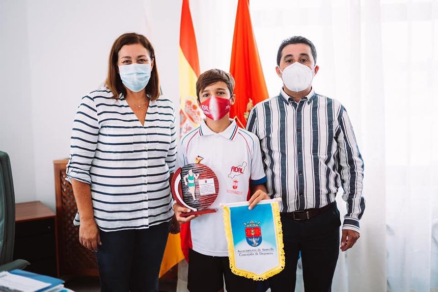 Aduén Merino recibido en alcaldía por Ástrid Pérez y Roy González