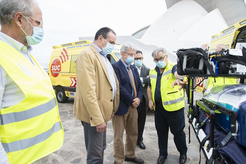 Blas Trujillo y Julio Pérez, en la presentacióin de las ambulancias del SUC