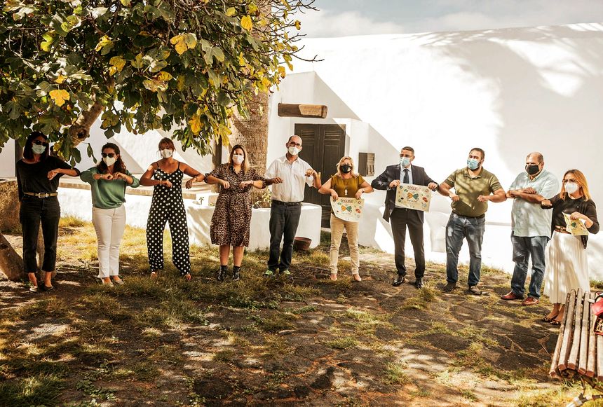 CODO CON CODO TEGUISE