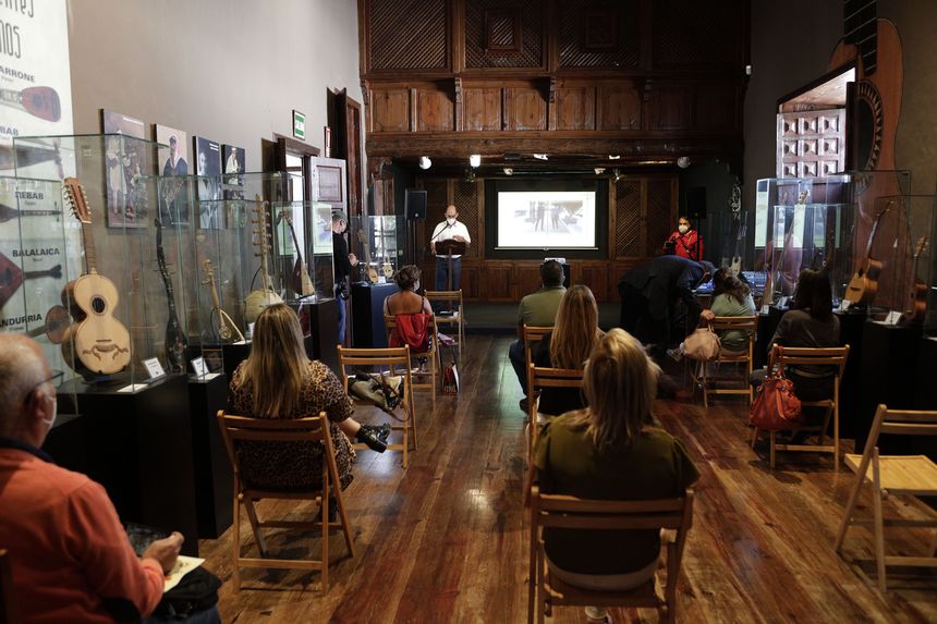 CODO CON CODO TONI CALLERO