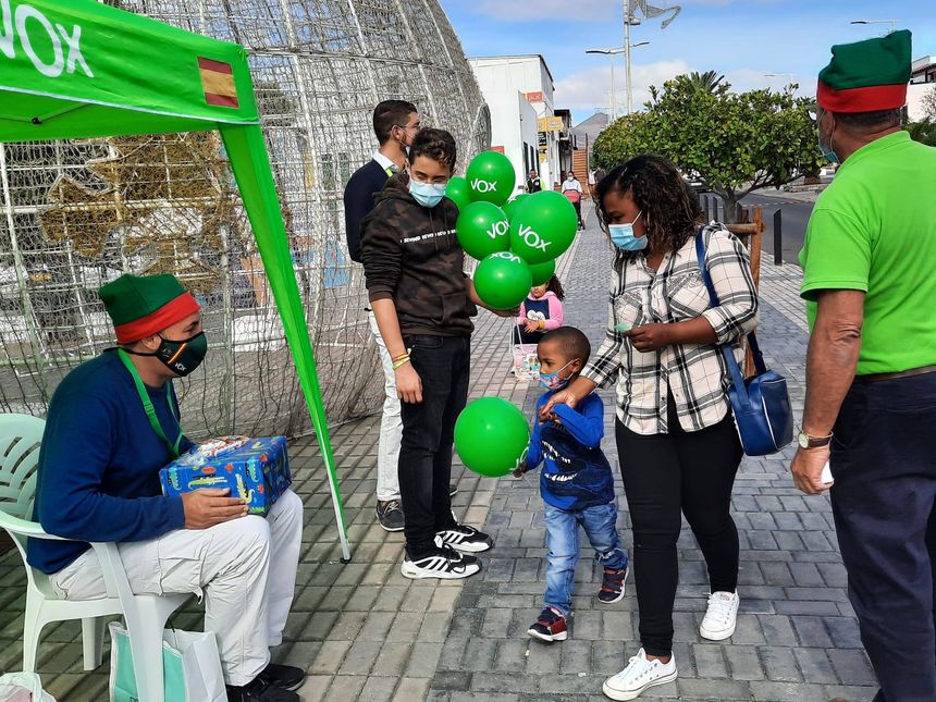 Vox entrega de juguetes 1