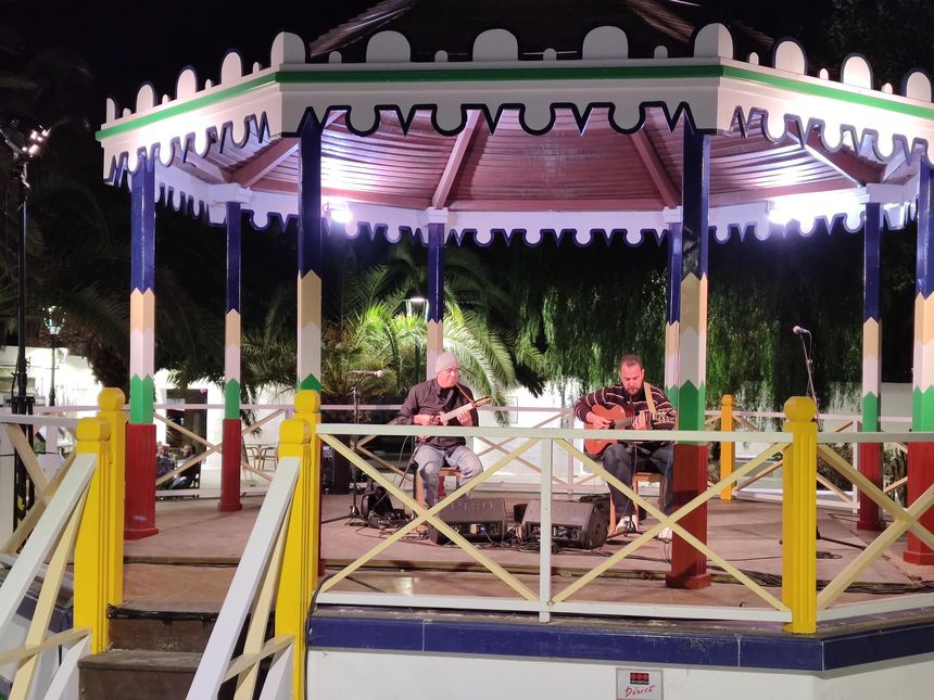 Concierto de Alexis Lemes y Adrian Niz, Pueblo Marinero Costa Teguise (1)