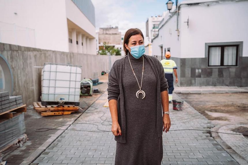 La Calle El Daute será desde la próxima semana peatonal. La alcaldesa de Arrecife, Astrid Pérez, visita la ejecución de las obras