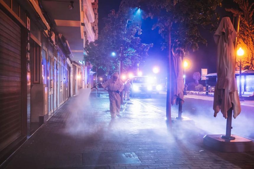 Desinfección ante la covid en zsonas de terrazas en Arrecife