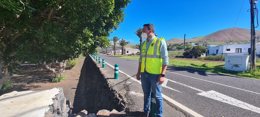 Obras Muro  carretera de Uga (2)