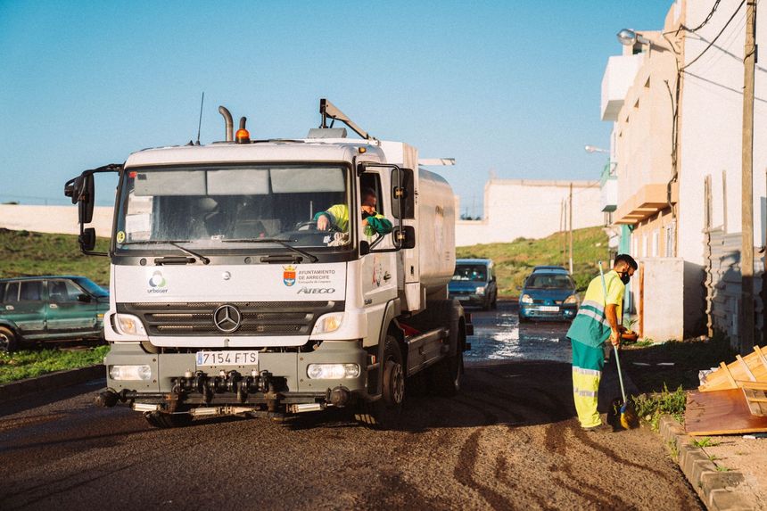 Arrecife reanuda la campaña delimpieza integral  ‘Barrio a Barrio’  . Caminones y más presencia de personal de limpieza en Argana Baja