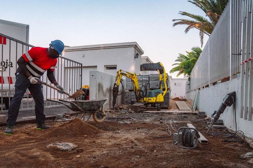 Reformas en los nuevos accesos al edificio de Servicios Sociales de Arrecife para hacerlo accesible con una inversión del Ayuntamiento