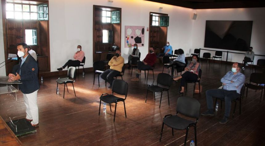 El concejal de Obras de Yaiza, Jonatan Lemes, en un momento de la sesión