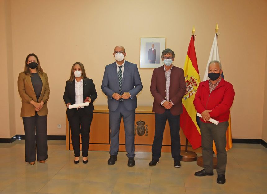 distinción a Tamar Luis y a Rafael González 1