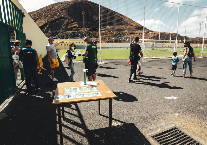 ENTRADA CAMPO FUìTBOL TAHICHE 2