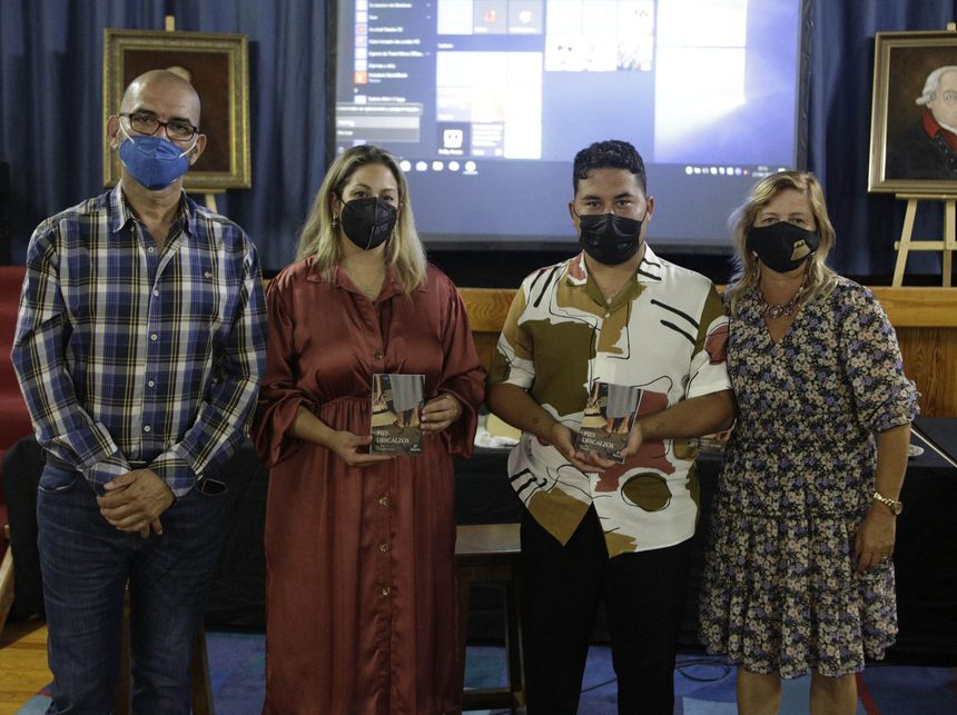 PIES DESCALZOS (EDUARDO FERNAìNDEZ)