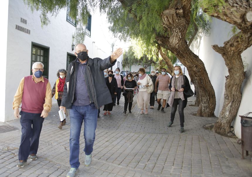 PASEO POETIZADO TEGUISE CON NACHO