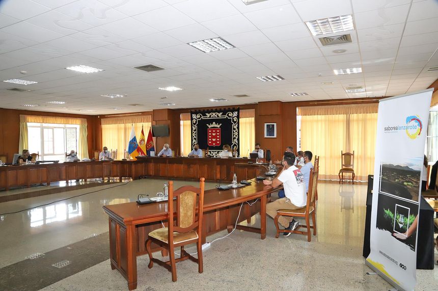 Reunión Angel Vazquez con bodegueros  (3)