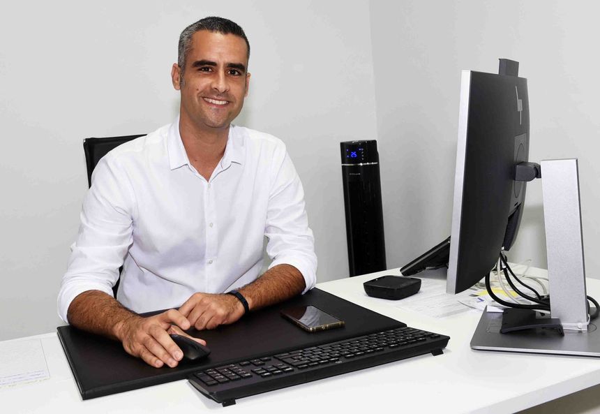 alcalde_sentado_ordenador