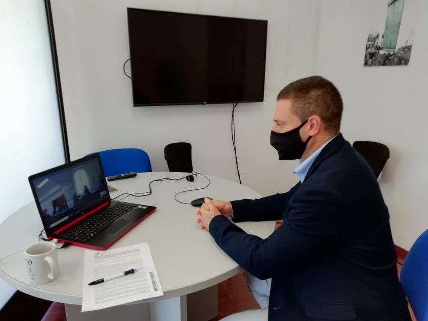 Oscar-Noda-en-reunion-virtual-