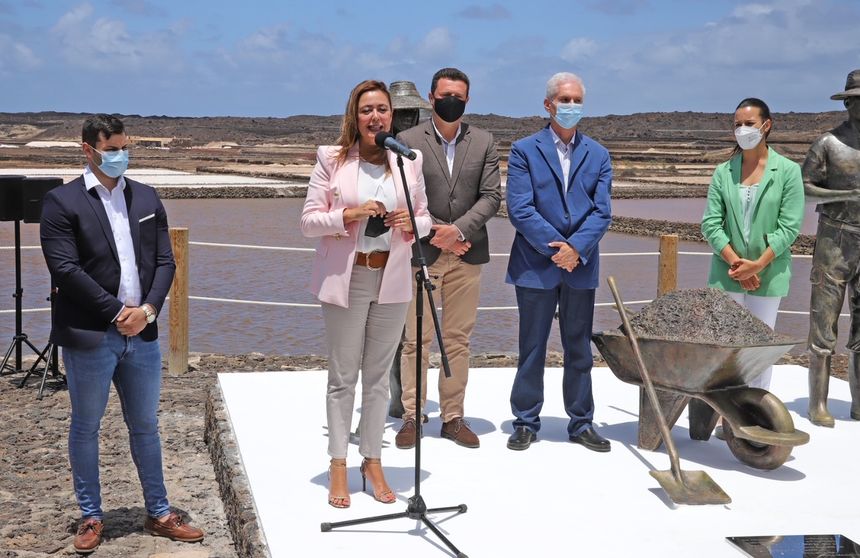 ecb4c14a-0dfc-431d-bd4f-eb5738de6b98