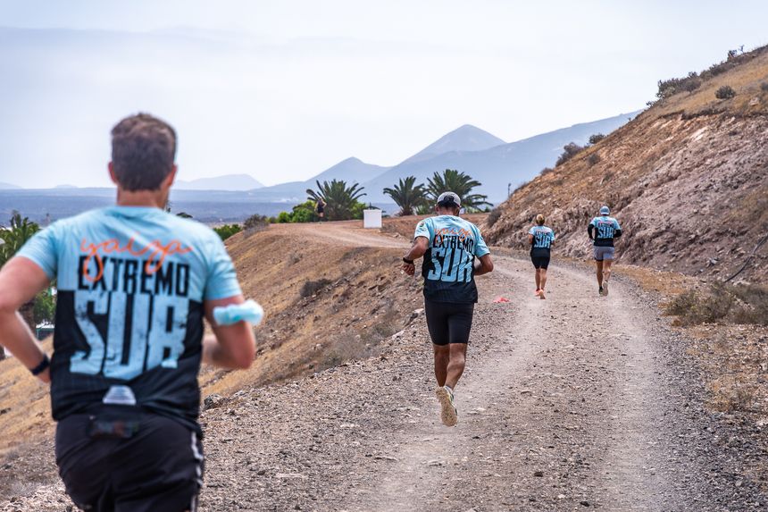 Grupo en el entorno de Yaiza