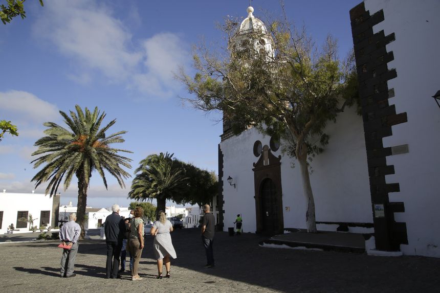 REUNIOìN PATRIMONIO IGLESIA TEGUISE 1