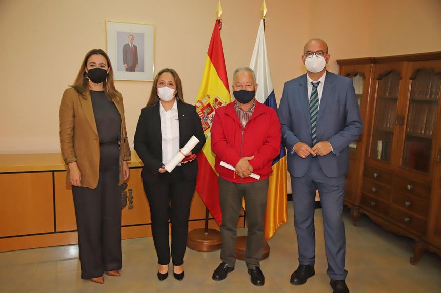 distincion-a-Tamar-Luis-y-a-Rafael-Gonzalez (1)