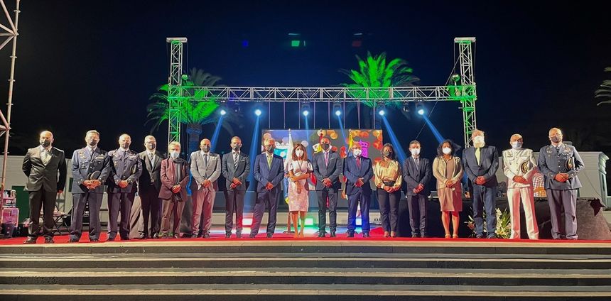 Autoridades civiles y militares