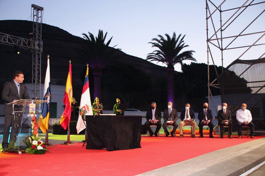 El alcalde de Yaiza en el discurso de gratitud a los distinguidos