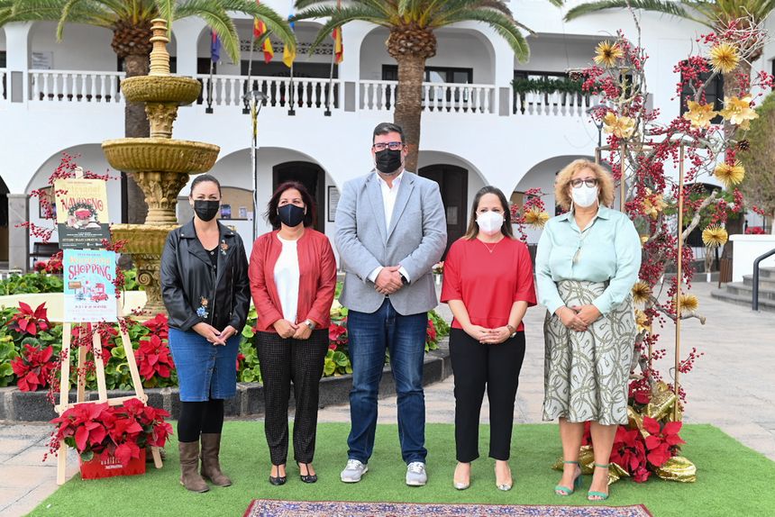 presentación alcalde, consejera, concejalas de comercio y artesanía y secretaria ACEA
