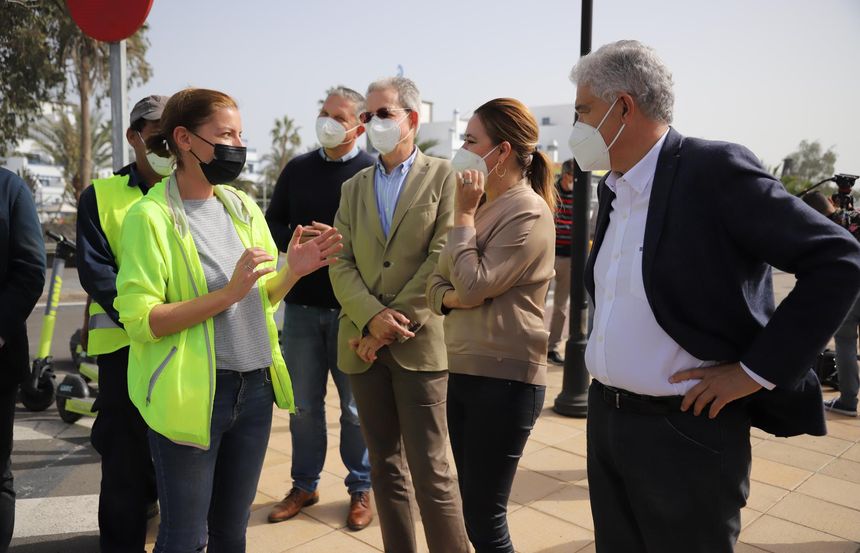Momento de la colocación de la escultura