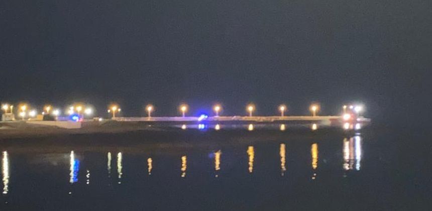 Llegada de otras pateras de noche a la capiital de la Isla.