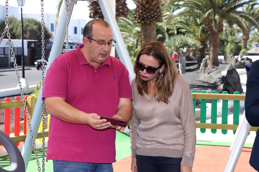 Oscar Noda junto a María Dolores Corujo