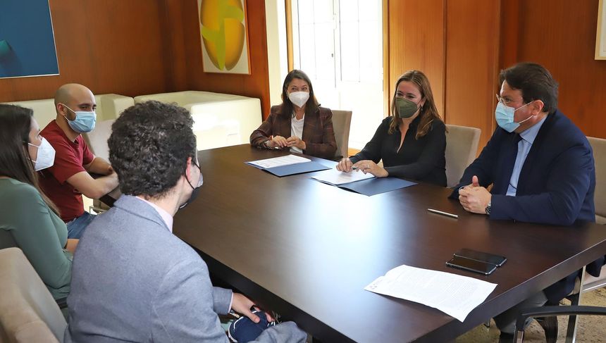 Imagen del encuentro que mantuvieron en el Cabildo.