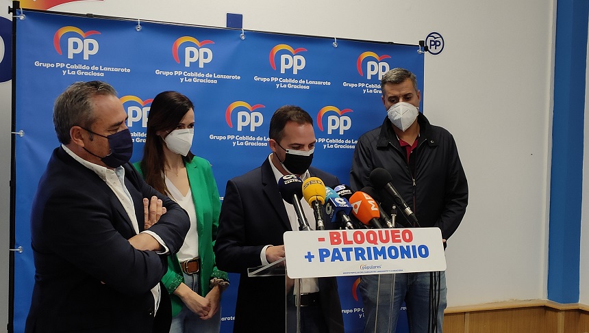 Rueda de prensa de los consejeros del Partido Popular en el Cabildo de Lanzarote.